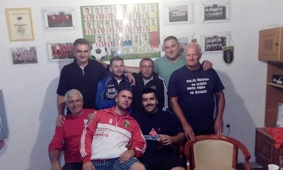 Članovi i prijatelji FK Ratar u klupskim prostorijama
